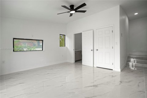 House in Miami, Florida 3 bedrooms, 157 sq.m. № 1992714 - photo 16