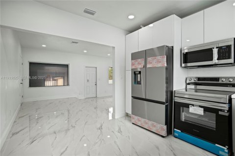 House in Miami, Florida 3 bedrooms, 157 sq.m. № 1992714 - photo 13
