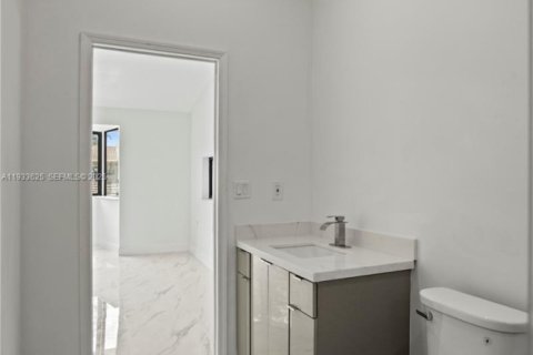 House in Miami, Florida 3 bedrooms, 157 sq.m. № 1992714 - photo 20
