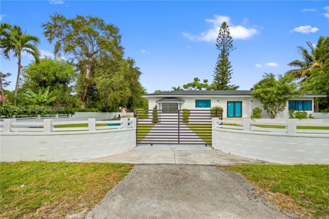 House in Miami, Florida 3 bedrooms, 157 sq.m. № 1992714 - photo 3