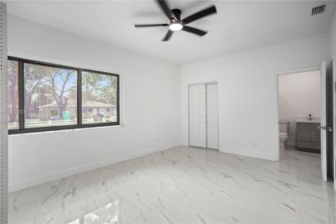 House in Miami, Florida 3 bedrooms, 157 sq.m. № 1992714 - photo 29