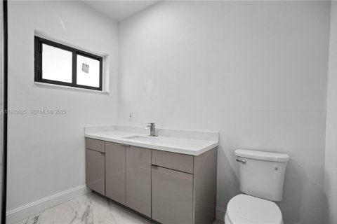 House in Miami, Florida 3 bedrooms, 157 sq.m. № 1992714 - photo 25