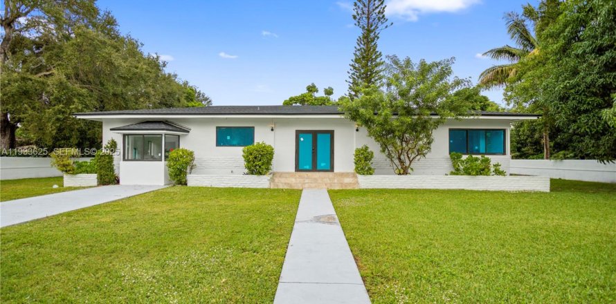 House in Miami, Florida 3 bedrooms, 157 sq.m. № 1992714