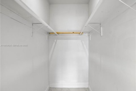 House in Miami, Florida 3 bedrooms, 157 sq.m. № 1992714 - photo 15