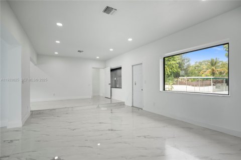 House in Miami, Florida 3 bedrooms, 157 sq.m. № 1992714 - photo 10