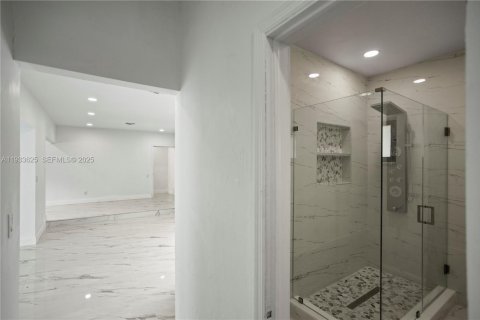 House in Miami, Florida 3 bedrooms, 157 sq.m. № 1992714 - photo 23