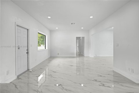 House in Miami, Florida 3 bedrooms, 157 sq.m. № 1992714 - photo 6