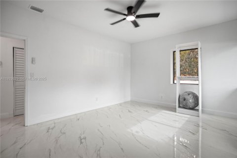 House in Miami, Florida 3 bedrooms, 157 sq.m. № 1992714 - photo 28