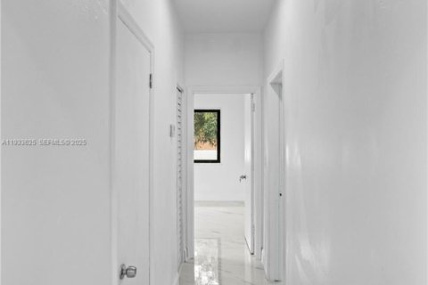 House in Miami, Florida 3 bedrooms, 157 sq.m. № 1992714 - photo 22