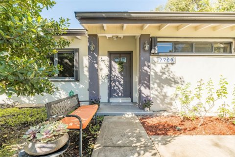 Casa en South Miami, Florida 3 dormitorios, 157.56 m2 № 1997635