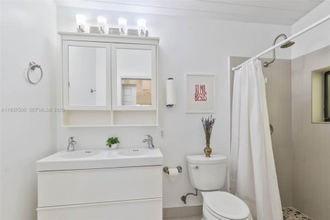 Casa en venta en South Miami, Florida, 3 dormitorios, 157.56 m2 № 1997635 - foto 27