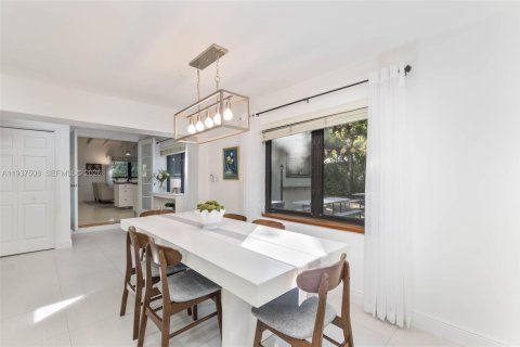 Casa en venta en South Miami, Florida, 3 dormitorios, 157.56 m2 № 1997635 - foto 15