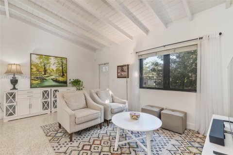 Casa en venta en South Miami, Florida, 3 dormitorios, 157.56 m2 № 1997635 - foto 4