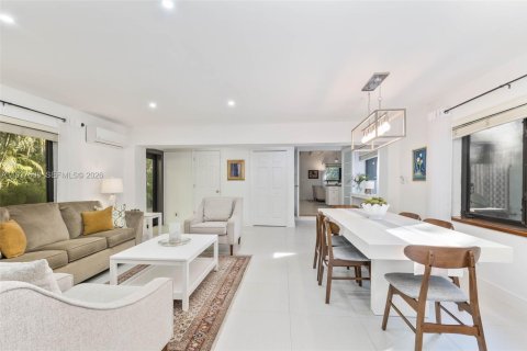 Casa en venta en South Miami, Florida, 3 dormitorios, 157.56 m2 № 1997635 - foto 13