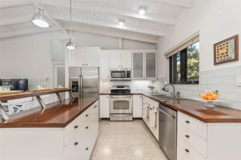 Casa en venta en South Miami, Florida, 3 dormitorios, 157.56 m2 № 1997635 - foto 8