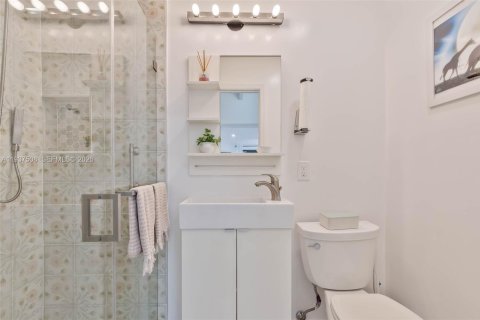 Casa en venta en South Miami, Florida, 3 dormitorios, 157.56 m2 № 1997635 - foto 16