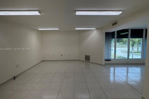 Commercial property in Miami, Florida № 2152915 - photo 30