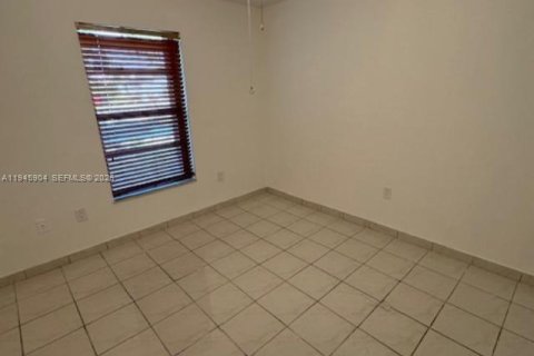 House in Miami, Florida 3 bedrooms, 111.3 sq.m. № 2002725 - photo 19