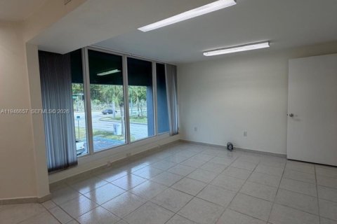 Commercial property in Miami, Florida № 2152915 - photo 27