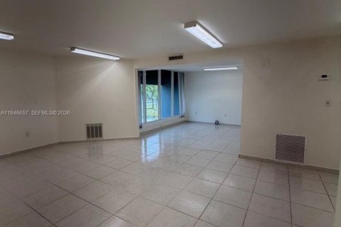 Commercial property in Miami, Florida № 2152915 - photo 28