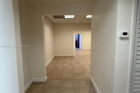 Commercial property in Miami, Florida № 2152915 - photo 15