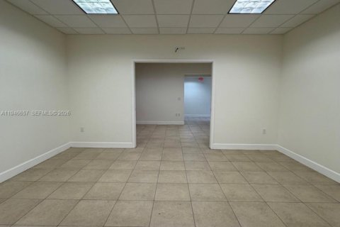 Commercial property in Miami, Florida № 2152915 - photo 21