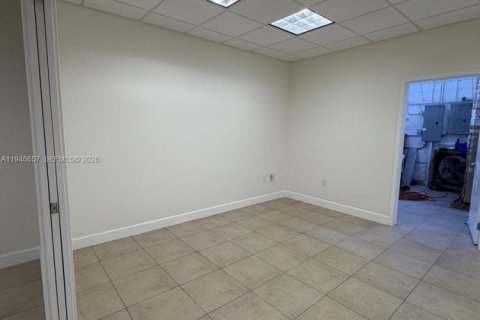 Commercial property in Miami, Florida № 2152915 - photo 19