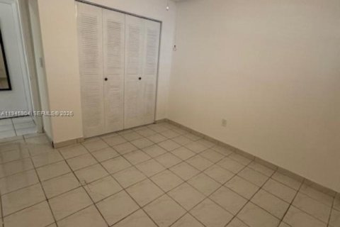 House in Miami, Florida 3 bedrooms, 111.3 sq.m. № 2002725 - photo 21