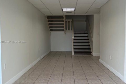 Commercial property in Miami, Florida № 2152915 - photo 4