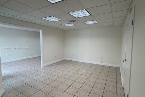 Commercial property in Miami, Florida № 2152915 - photo 7
