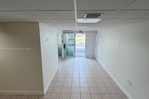 Commercial property in Miami, Florida № 2152915 - photo 10