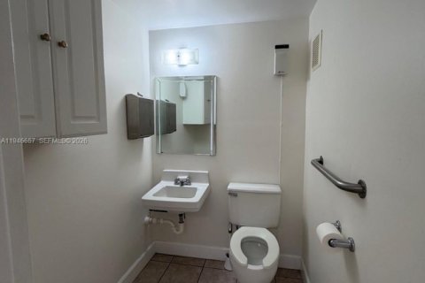 Commercial property in Miami, Florida № 2152915 - photo 12