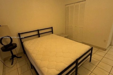 House in Miami, Florida 3 bedrooms, 111.3 sq.m. № 2002725 - photo 17