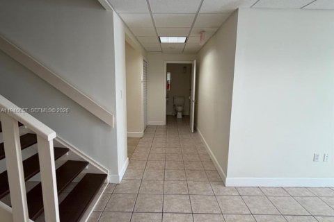 Commercial property in Miami, Florida № 2152915 - photo 11
