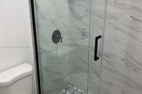 House in Miami, Florida 3 bedrooms, 111.3 sq.m. № 2002725 - photo 13