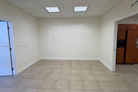 Commercial property in Miami, Florida № 2152915 - photo 20