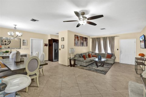 Купить виллу или дом в Майами, Флорида 3 спальни, 228.08м2, № 2033836 - фото 11