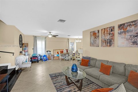 Купить виллу или дом в Майами, Флорида 3 спальни, 228.08м2, № 2033836 - фото 5