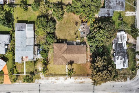 Купить виллу или дом в Майами, Флорида 3 спальни, 228.08м2, № 2033836 - фото 17