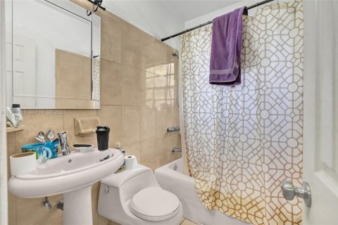 Купить виллу или дом в Майами, Флорида 3 спальни, 228.08м2, № 2033836 - фото 30