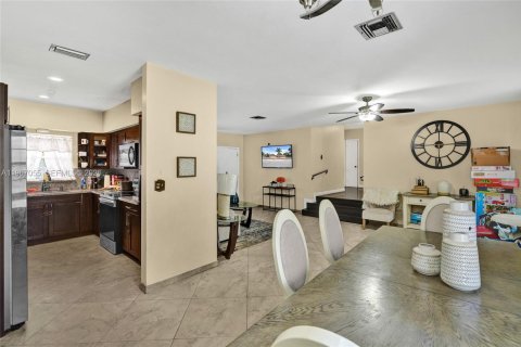 Купить виллу или дом в Майами, Флорида 3 спальни, 228.08м2, № 2033836 - фото 12