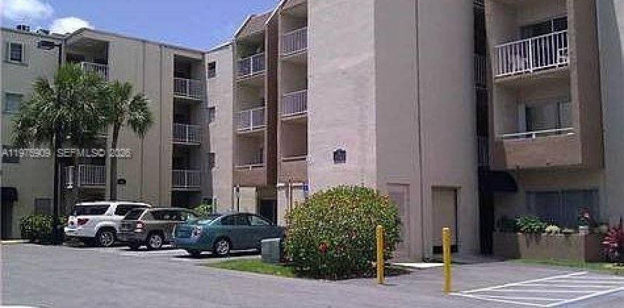 Apartment in Miami, Florida 2 bedrooms, 99.87 sq.m. № 2040474