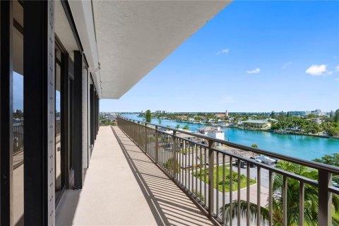 Copropriété à vendre à Treasure Island, Floride: 2 chambres, 140.28 m2 № 2373409 - photo 2