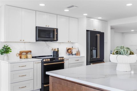 Copropriété à vendre à Treasure Island, Floride: 2 chambres, 140.28 m2 № 2373409 - photo 17