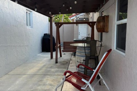 House in Miramar, Florida 3 bedrooms, 144.18 sq.m. № 1699223 - photo 3