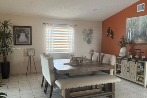 House in Miramar, Florida 3 bedrooms, 144.18 sq.m. № 1699223 - photo 10
