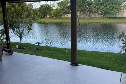 House in Miramar, Florida 3 bedrooms, 144.18 sq.m. № 1699223 - photo 5