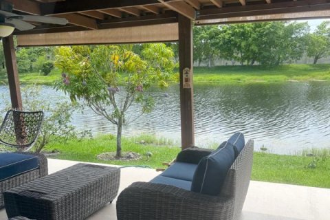 House in Miramar, Florida 3 bedrooms, 144.18 sq.m. № 1699223 - photo 8