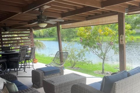 House in Miramar, Florida 3 bedrooms, 144.18 sq.m. № 1699223 - photo 6