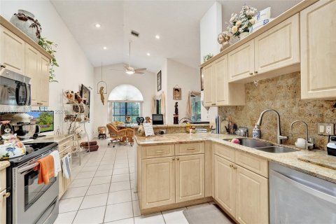 Casa en venta en Boynton Beach, Florida, 3 dormitorios, 170.66 m2 № 2076117 - foto 13